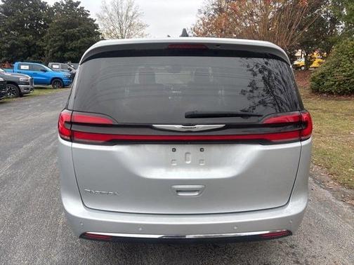2023 Chrysler Pacifica Touring-L