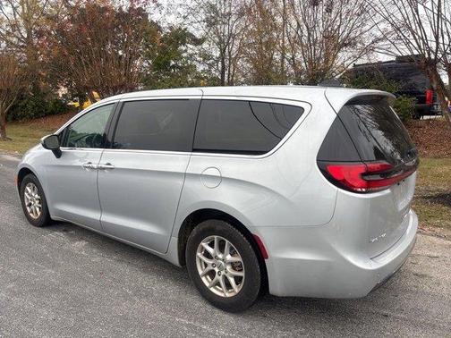 2023 Chrysler Pacifica Touring-L