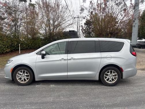 2023 Chrysler Pacifica Touring-L