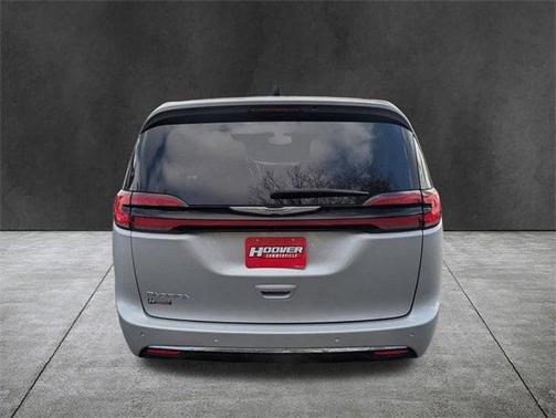 2023 Chrysler Pacifica Touring-L