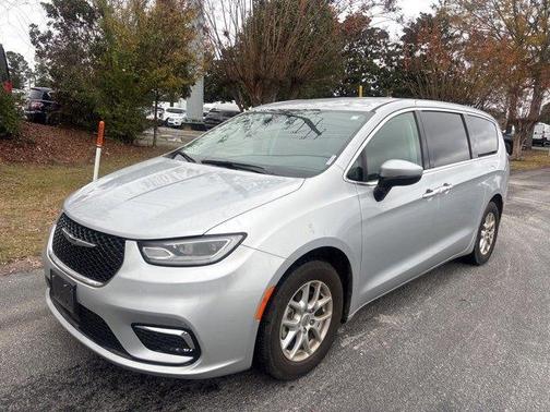 2023 Chrysler Pacifica Touring-L