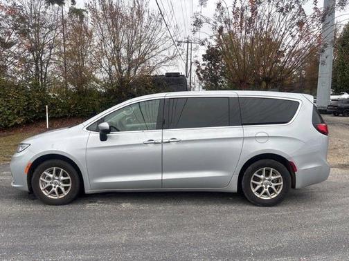 2023 Chrysler Pacifica Touring-L