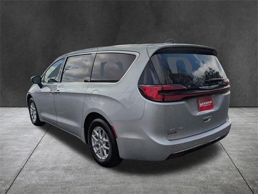 2023 Chrysler Pacifica Touring-L