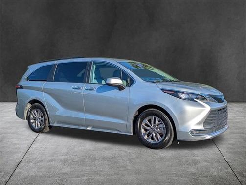 2024 Toyota Sienna XLE