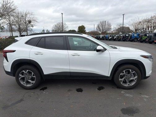 2025 Chevrolet Trax LT