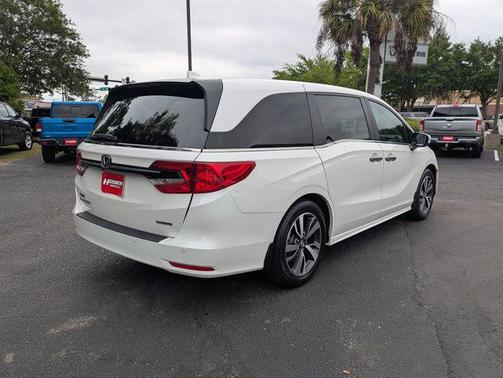 Platinum White Pearl 2024 Honda Odyssey Touring