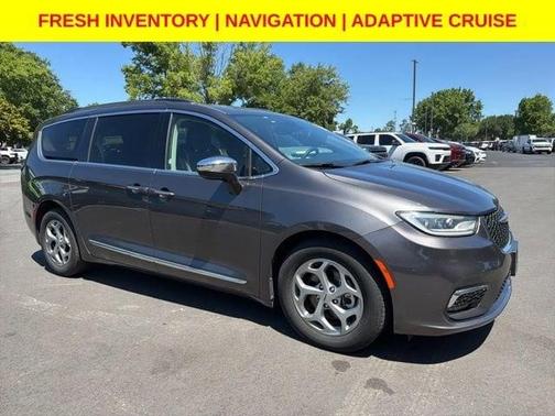 Granite Crystal Clearcoat Metallic 2023 Chrysler Pacifica Limited
