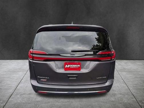 Granite Crystal Clearcoat Metallic 2023 Chrysler Pacifica Limited