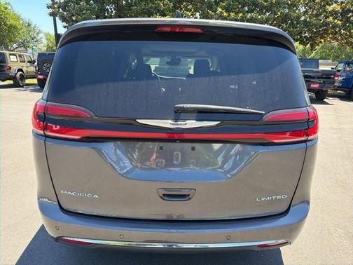 Granite Crystal Clearcoat Metallic 2023 Chrysler Pacifica Limited