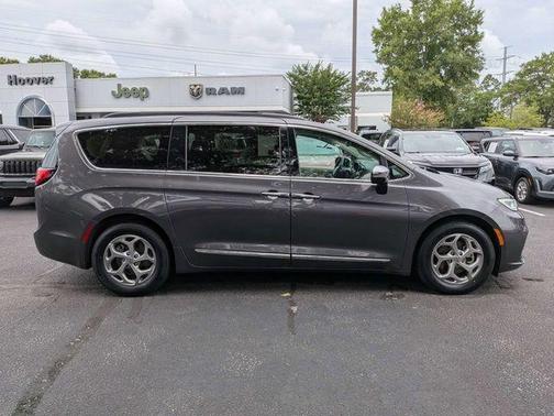 Granite Crystal Clearcoat Metallic 2023 Chrysler Pacifica Limited