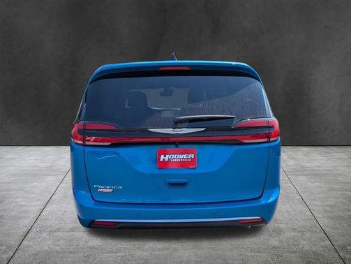 Hydro Blue Pearlcoat 2026 Chrysler Pacifica Select