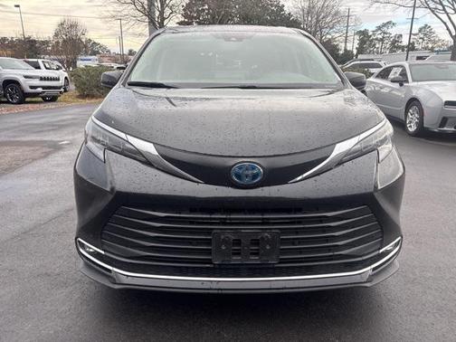 2024 Toyota Sienna XLE