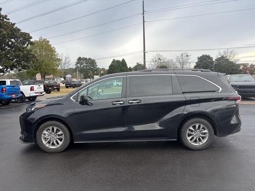 2024 Toyota Sienna XLE