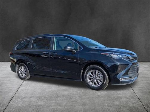 2024 Toyota Sienna XLE