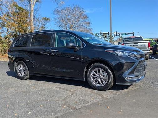 2024 Toyota Sienna XLE