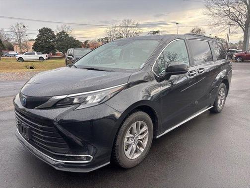 2024 Toyota Sienna XLE