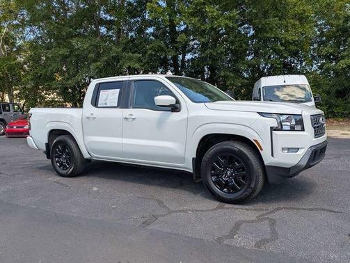 Glacier White 2024 Nissan Frontier SV