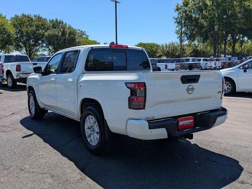 Glacier White 2024 Nissan Frontier SV