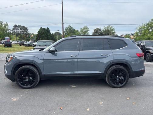 Pure Gray 2025 Volkswagen Atlas 2.0T SE w/Technology