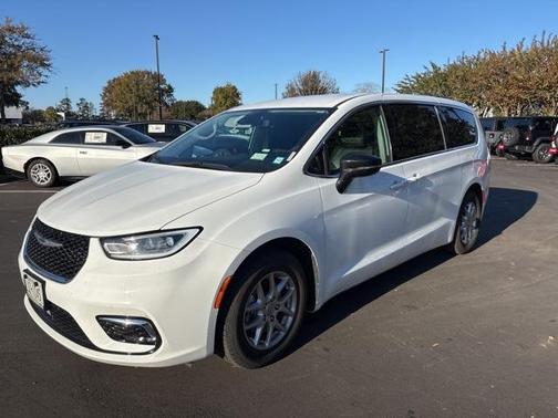 2024 Chrysler Pacifica Touring-L