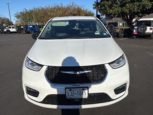 2024 Chrysler Pacifica Touring-L