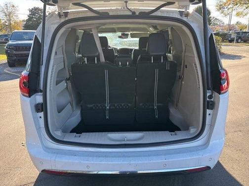 2024 Chrysler Pacifica Touring-L