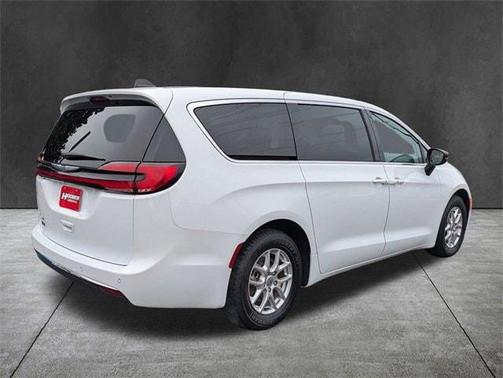 2024 Chrysler Pacifica Touring-L