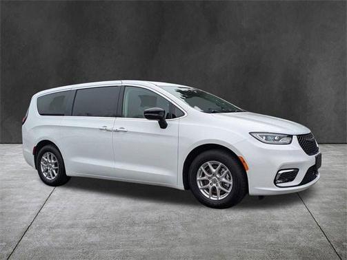 2024 Chrysler Pacifica Touring-L