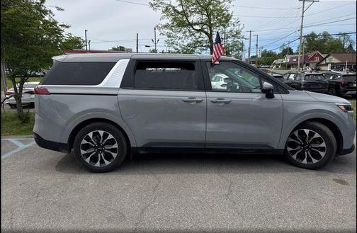 Ceramic Silver 2023 Kia Carnival EX