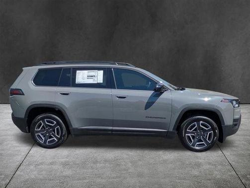 Sting Gray Clearcoat 2026 Jeep Cherokee LAREDO/LIMITED