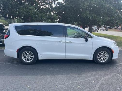 2024 Chrysler Pacifica Touring-L