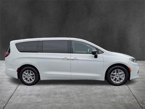 2024 Chrysler Pacifica Touring-L