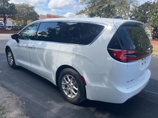 2024 Chrysler Pacifica Touring-L