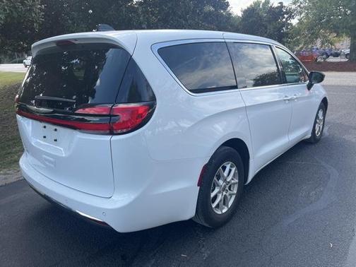 2024 Chrysler Pacifica Touring-L