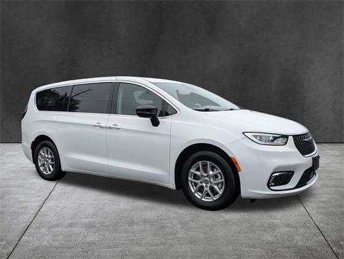 2024 Chrysler Pacifica Touring-L