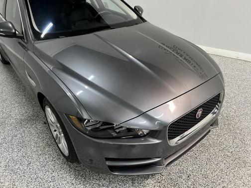 Photo 4 of 42 of 2019 Jaguar XE 25t Premium