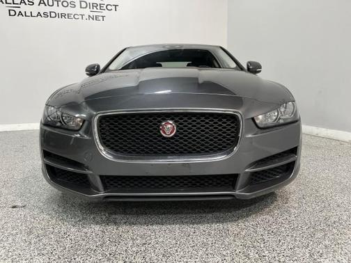Photo 2 of 42 of 2019 Jaguar XE 25t Premium
