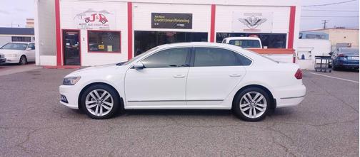 2017 Volkswagen Passat 1.8T SE w/Technology