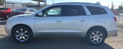 White Diamond Tricoat 2010 Buick Enclave 2XL