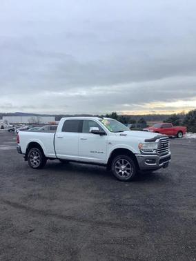 2022 RAM 3500 Limited Longhorn Crew Cab 4x4 64' Box