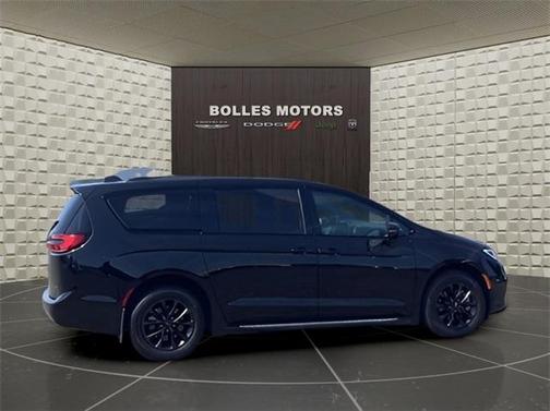 2021 Chrysler Pacifica Touring-L