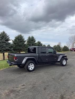 2022 Jeep Gladiator Sport