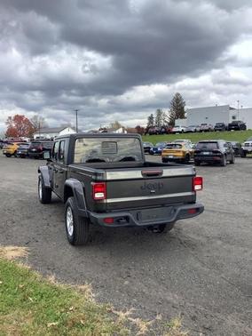 2022 Jeep Gladiator Sport
