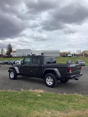 2022 Jeep Gladiator Sport