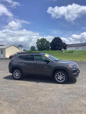 2022 Jeep Compass Latitude Lux