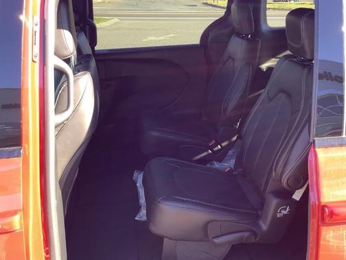 2026 Chrysler Pacifica Select AWD