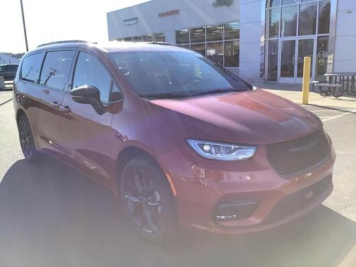 2026 Chrysler Pacifica Select AWD