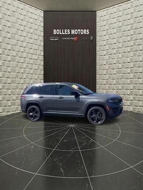Metallic 2024 Jeep Grand Cherokee Laredo