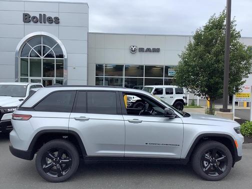 2025 Jeep Grand Cherokee Laredo