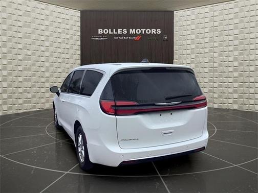 2024 Chrysler Pacifica Touring-L